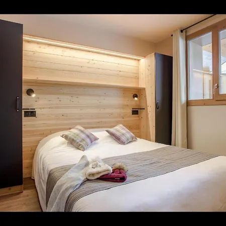 Charming With Pool In Apartament