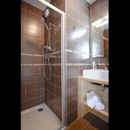 Apartament Charming With Pool In