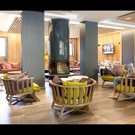 Charming With Pool In * Tignes