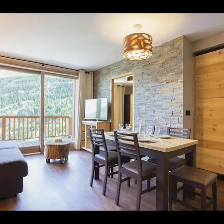 Charming With Pool In Apartament Tignes